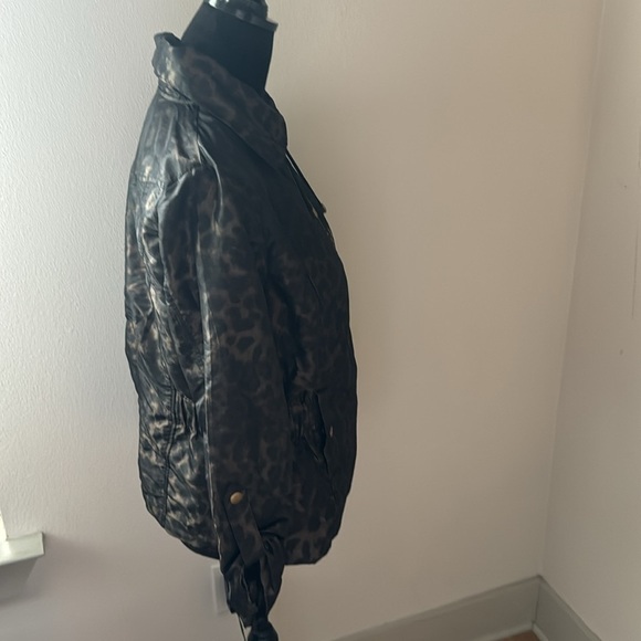 Chico’s animal Print nylon windbreaker leopard front zipper jacket sz 1 / S / 8 - Picture 2 of 6